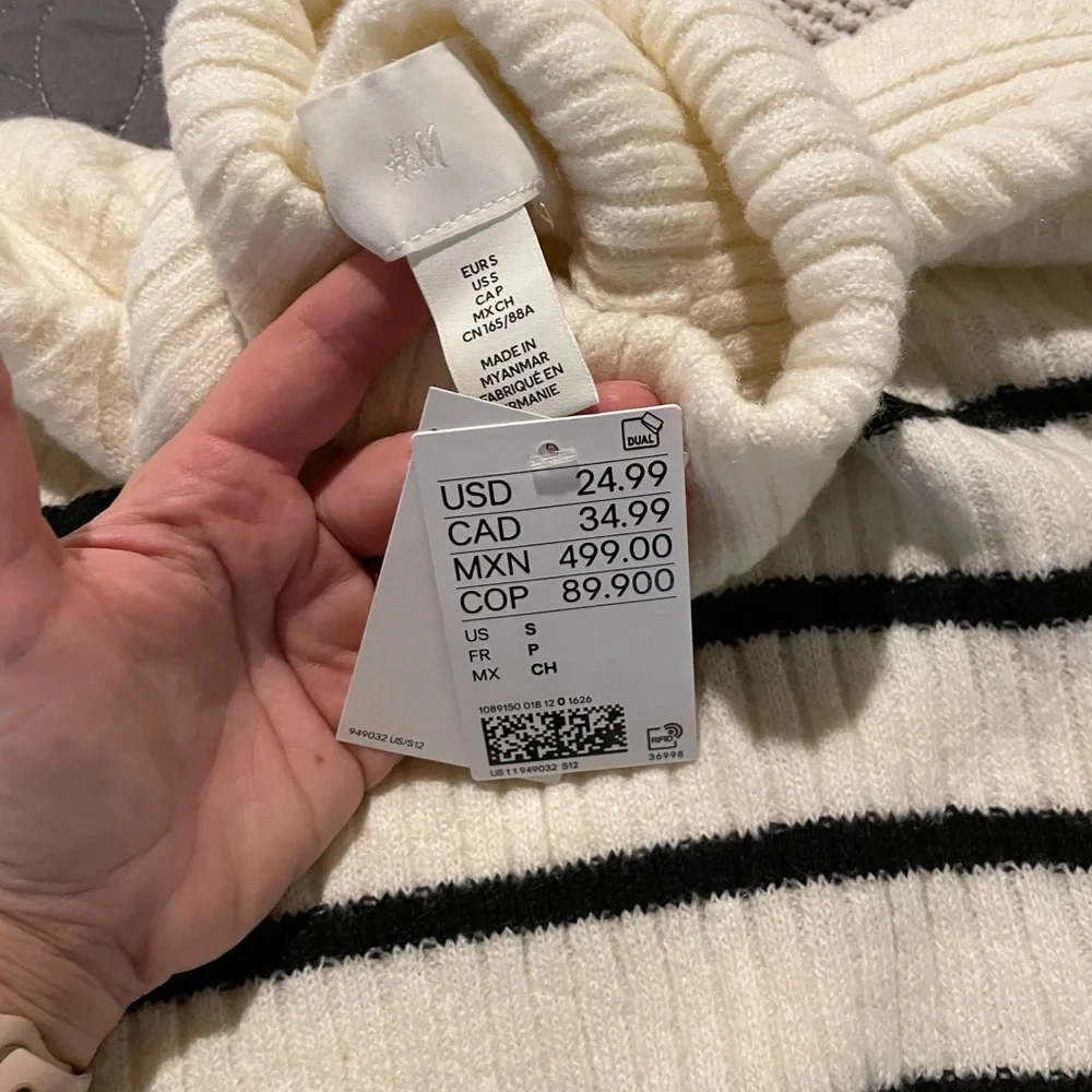 NWT H&M Cream and Black Striped Turtleneck - Picture 2 of 2